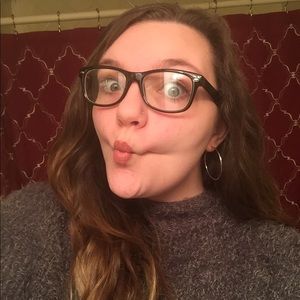 Meet your Posher, Alexis